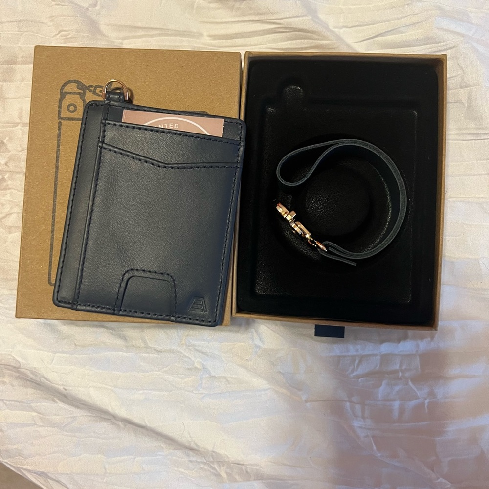 Denner Wallet in Classic Navy